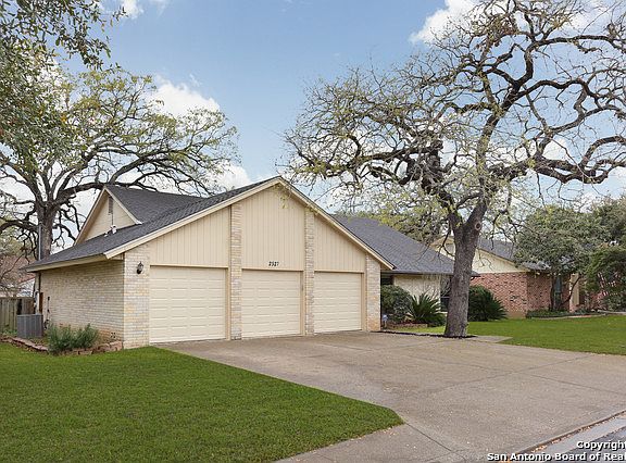 3rd image of 2527 Great Oaks Dr