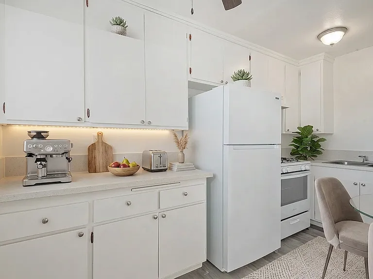 327 N Brand Blvd #22 — Photo 2