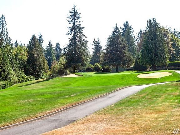 This prime location overlooks the 16th hole of Fairwood Golf & Country Club. Fairwood amenities include 24/7 security patrol, parks, quiet streets and award-winning Kent Schools. Enjoy neighborhood sponsored events and easy access to freeways, airport, hospital, major retail, dining and business hubs.