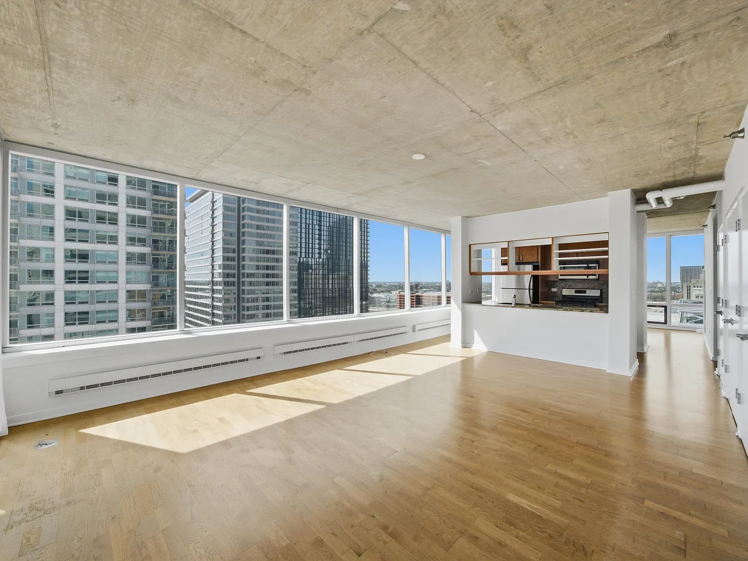 2 bed, 2.5 bath, 1600 sqft, $4,000 — Photo 2