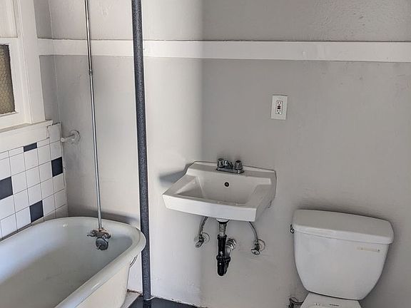 5th image of 406 Linden Ave APT 4