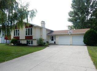 3328 Crown Cv, Grand Forks, ND 58201