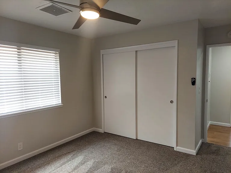 612 W Graaf Ave — Photo 6