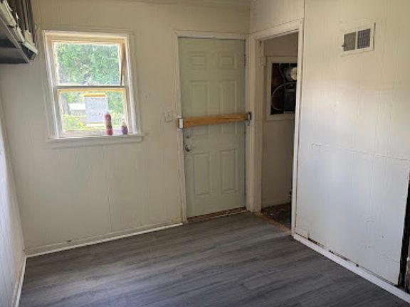 5th image of 2049 N Gale Ave
