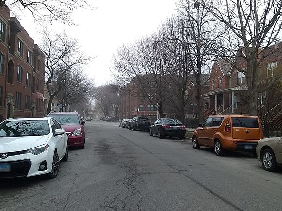 5th image of 910 E 40th St