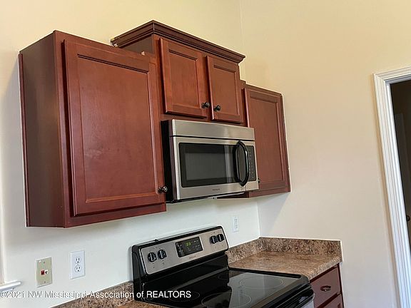 3rd image of 6779 Goldfinch Ln