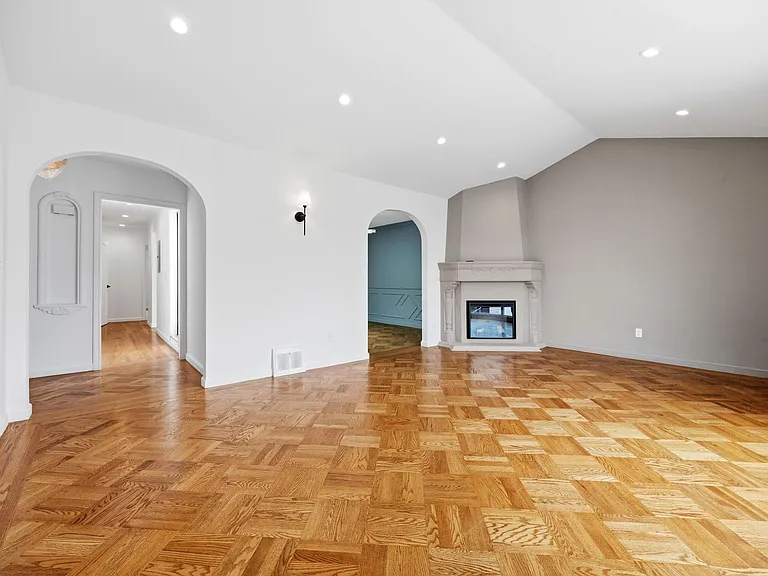 2151 31st Ave — Photo 3