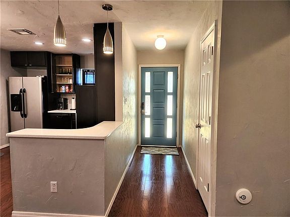 3rd image of 207 Orr Dr