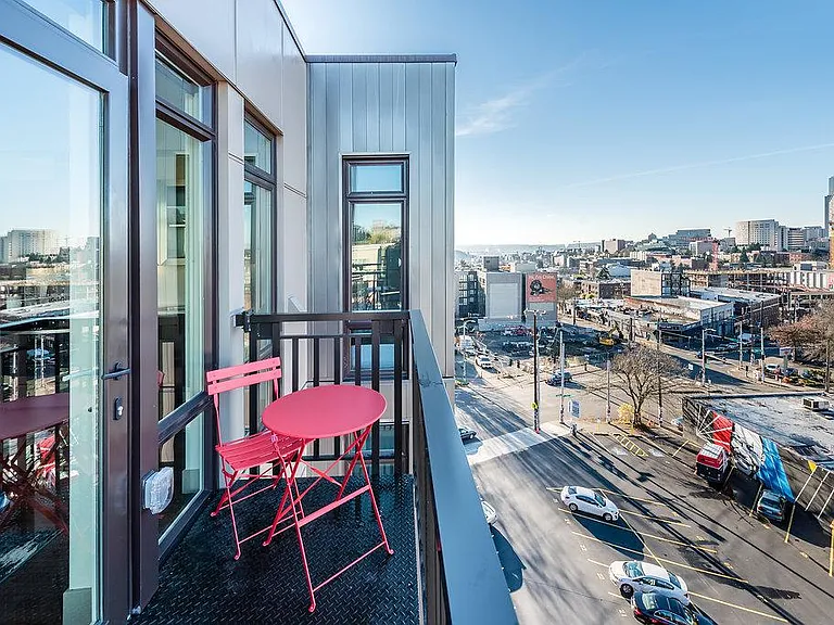 Broadcast Apartments — Photo 34