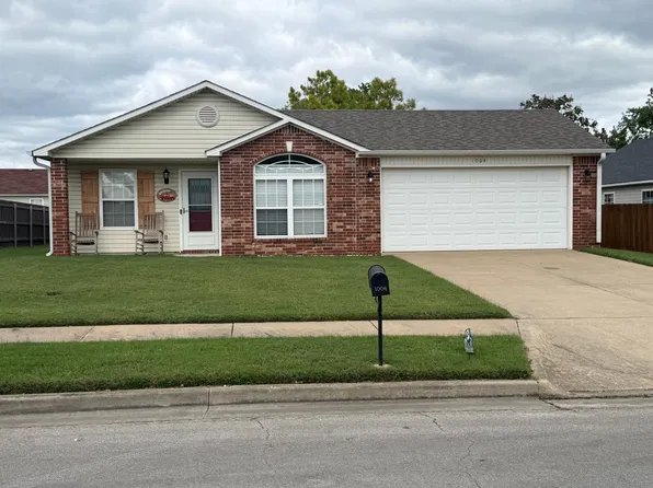 1004 W 23rd St, Claremore, OK 74017