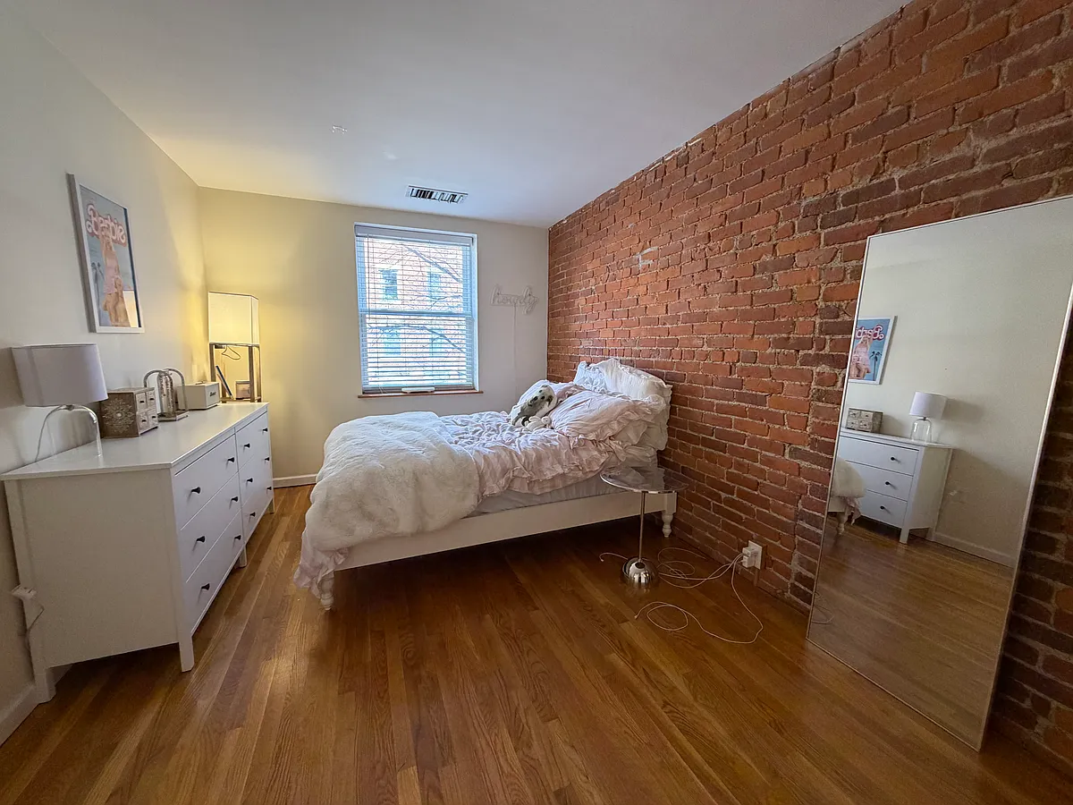 Building Photo - 90 Gainsborough St #201E