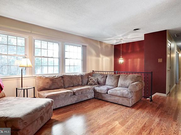 2nd image of 3021 Liverpool Ct