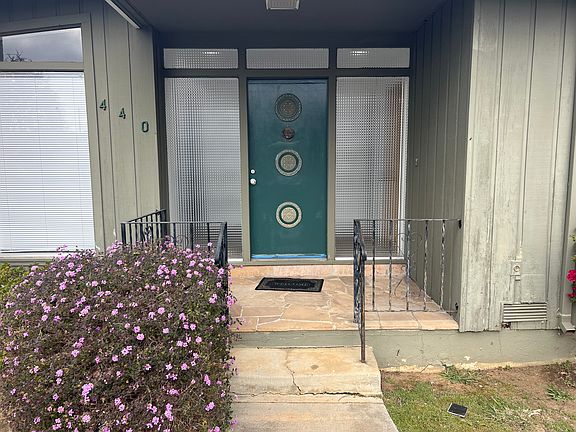 2nd image of 440 Valle Vista Ave