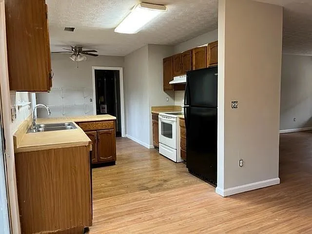 818 Greenhedge Dr — Photo 8