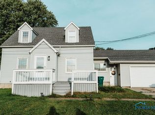 2427 Oregon Rd, Northwood, OH 43619