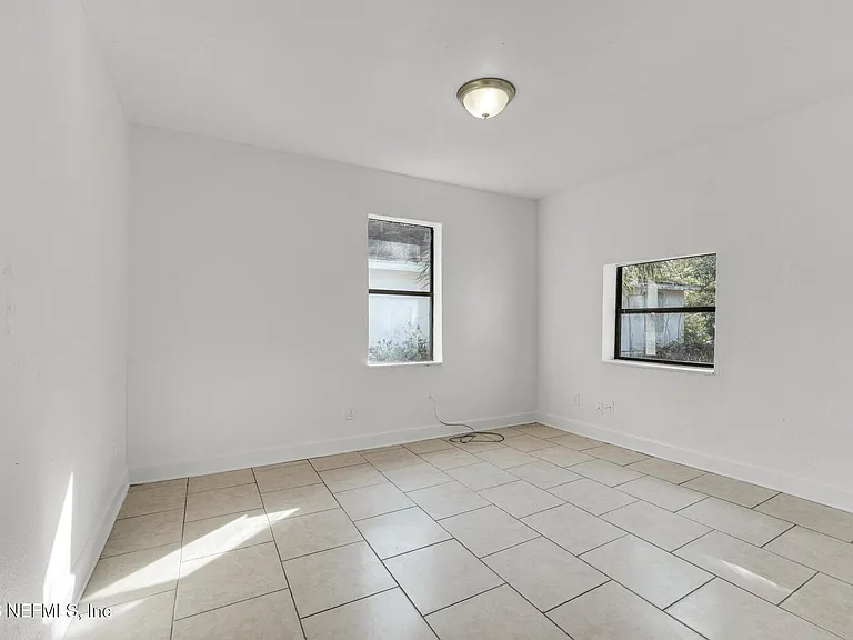 1830 W 27th St — Photo 12