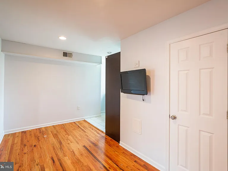 1116 Pine St #3F — Photo 3