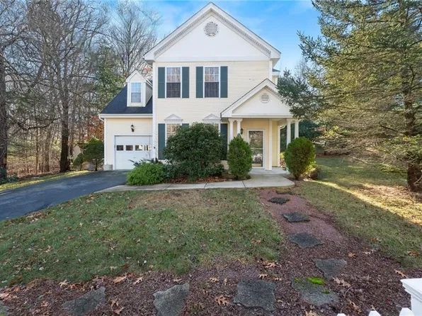 2 S Pond Dr, Coventry, RI 02816
