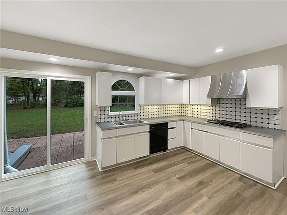 4th image of 4568 Andorra Dr