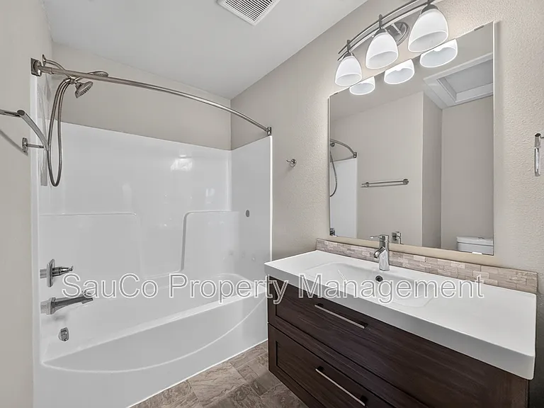 832 SE Cedar St — Photo 16