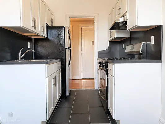 Rented by Hillel Realty Group | media 5