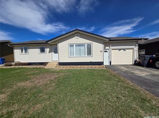 15 Mackenzie Dr, Yorkton, SK S3N3M6