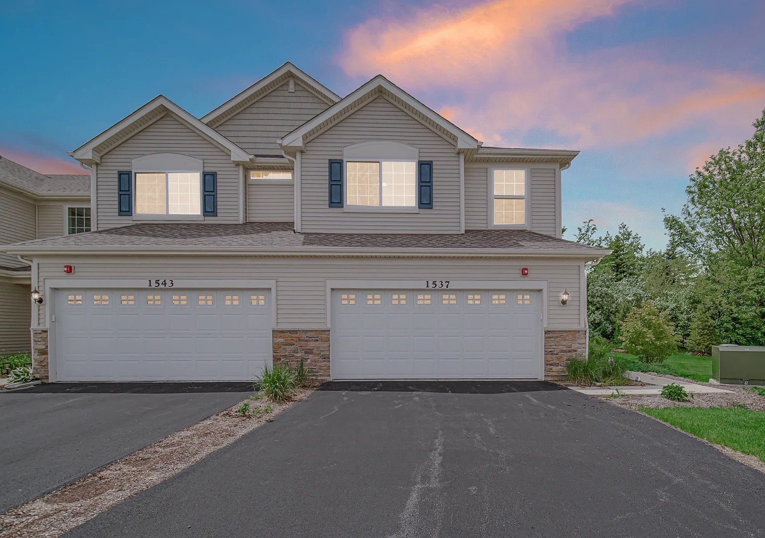 2 bed, 2.5 bath, 1590 sqft, $2,995 — Photo 2