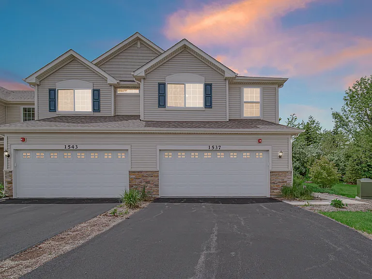 1537 Kraft Ave — Photo 2