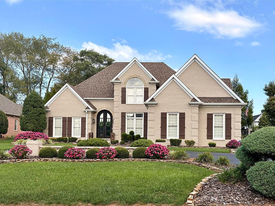 1st image of 945 Threewood Cir