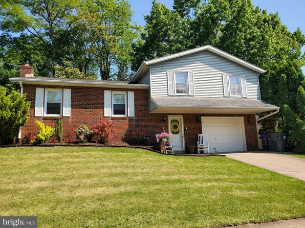 10 Roller Dr, Steelton, PA 17113
