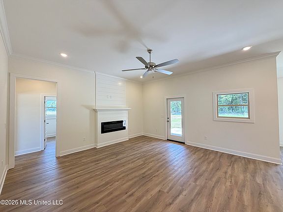 3rd image of 113 Newport Dr