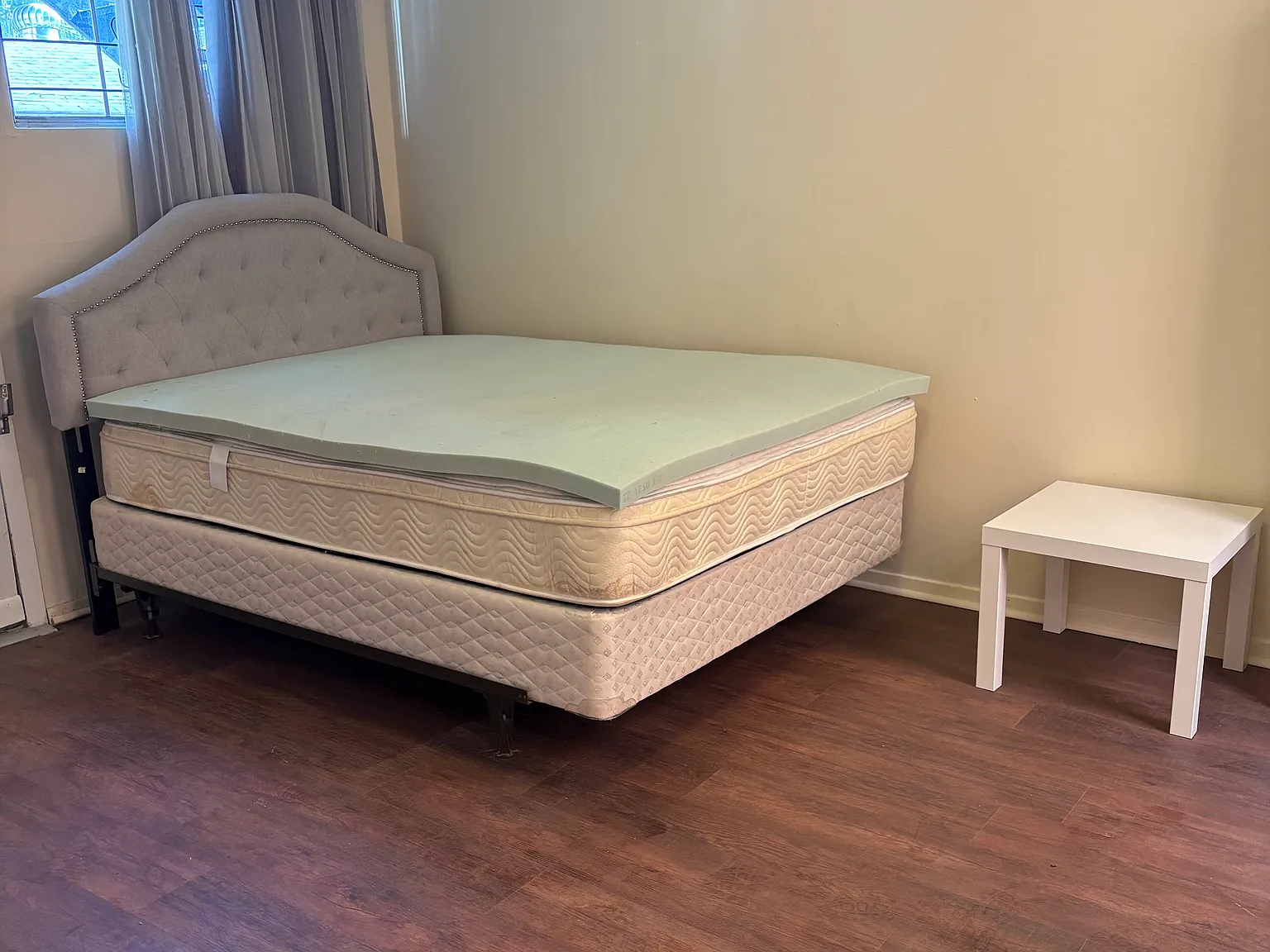 4 bed, $900 — Photo 1