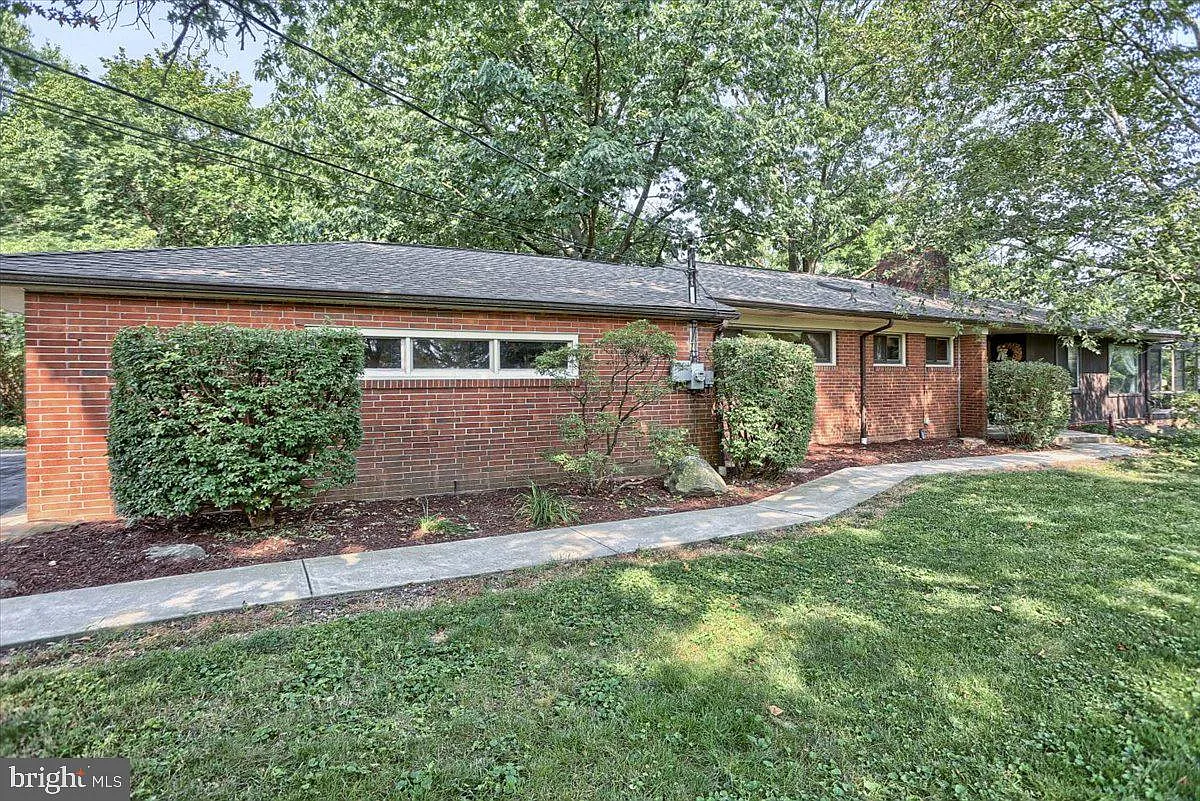 112 Hillcrest Rd photo 1