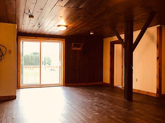 2nd image of 462 Main St #4