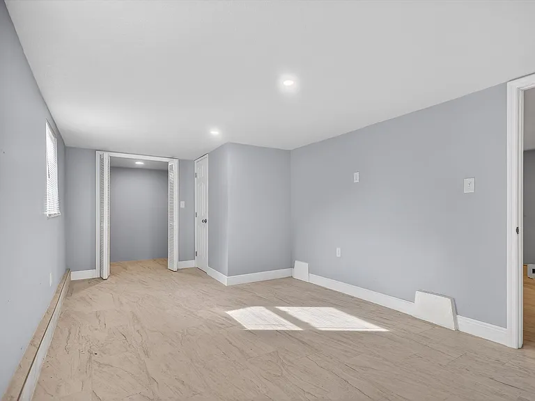 917 Mack Ave #1/2 — Photo 13