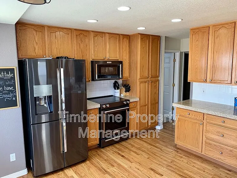 2335 Amberwood Ln — Photo 4