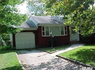 134 Stumpel St, Brentwood, NY 11717