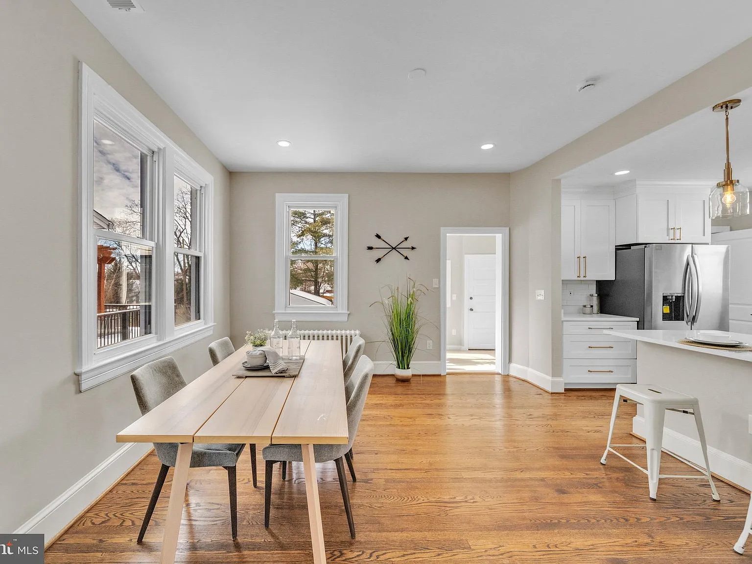 4 bed, 2016 sqft, $4,800 — Photo 3