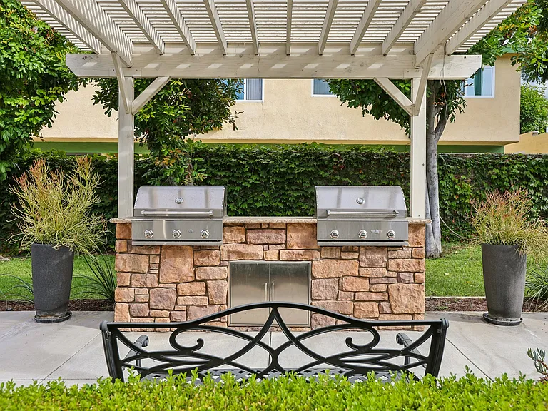 Villas at Whittier — Photo 40