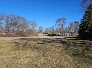 5995 Olympic Pkwy, Waterford, MI 48329