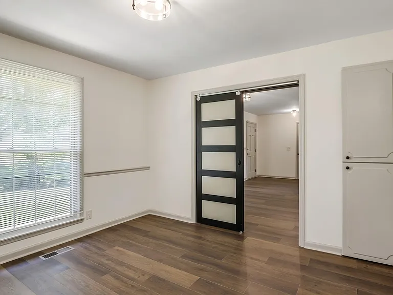 301 Glenwood Dr — Photo 10