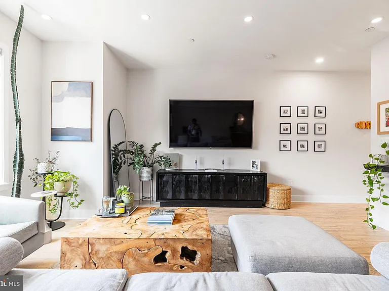 1733 Carpenter St #D — Photo 3