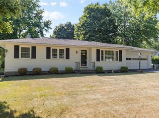 6 Drumlin Dr, Macedon, NY 14502