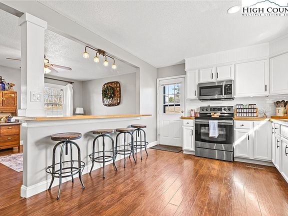 5th image of 157 Reddies Street
