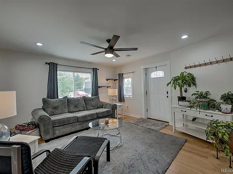 2 bed, 1040 sqft, $2,450 — Photo 2