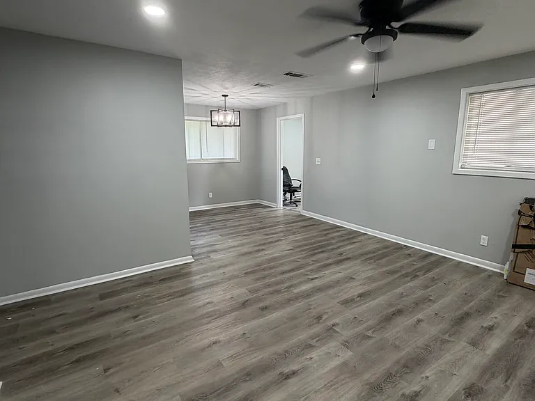 1103 Rosewood Dr — Photo 4