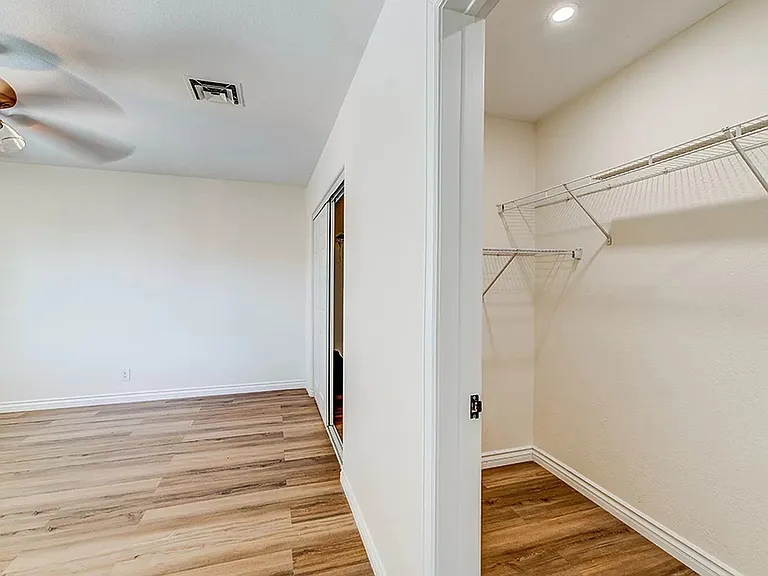 557 Canosa Ave — Photo 27