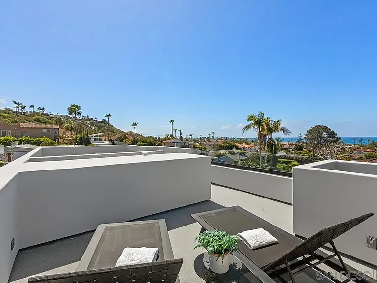 744 Bonair St — Photo 33