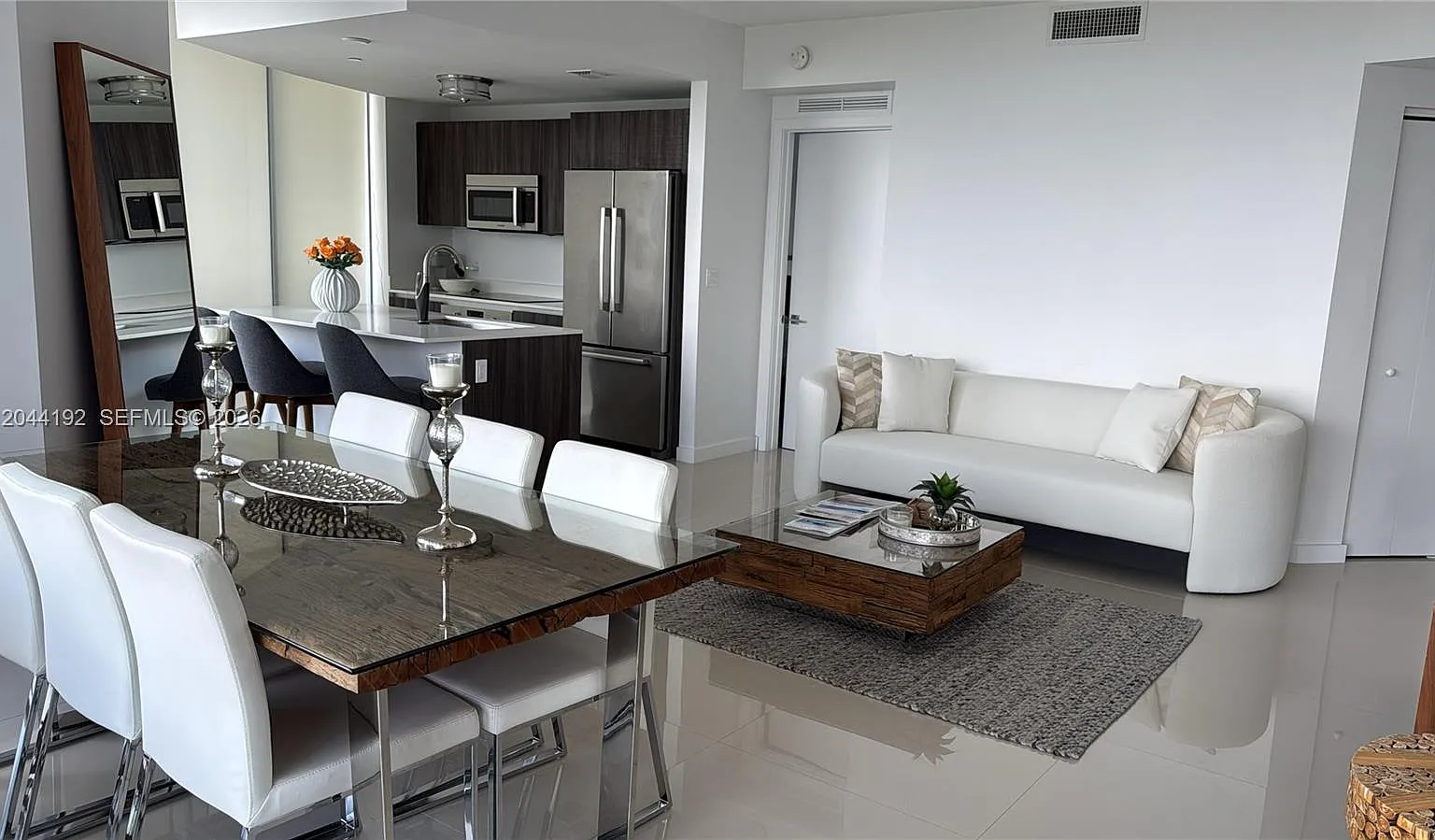 Aria On The Bay Condo — Photo 2