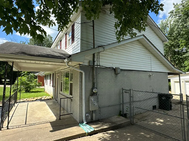 338 N Skyline Dr — Photo 34